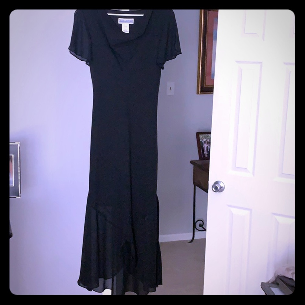 Jessica Howard dress lovely black dress flows well